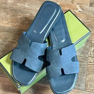 Bodantory Black Slide Sandals
